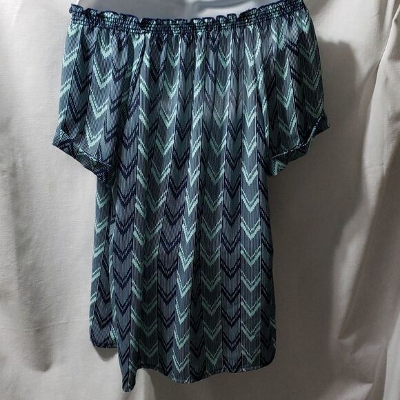 Caslon. EUC. Polyester, Chevron Pattern Top. Size S. - Picture 5 of 7